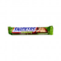 Шоколадный батончик с лесным орехом Snickers