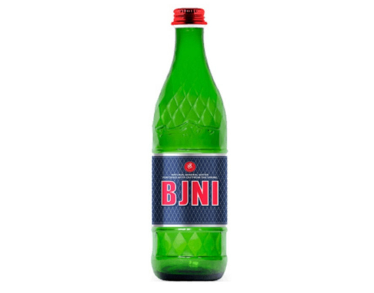 Light carbonated mineral water Bjni