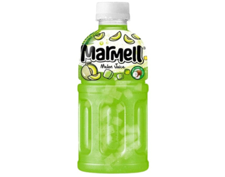 Non-carbonated drink with pieces of coconut jelly with melon flavor Marmell