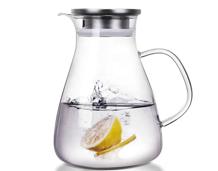 Glass decanter with lid